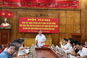 Ông Đỗ Đức Hòa, Bí thư Huyện ủy Kiến Thụy, TP. Hải Phòng phát biểu. Ảnh: Quỳnh Nga