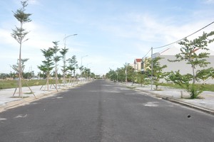 Tỉnh Quảng Nam giải quyết cấp Giấy chứng nhận cho người nhận chuyển nhượng quyền sử dụng đất tại 14 dự án.