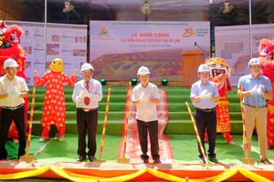 Các đại biểu làm lễ khởi công dự án Khu du lịch sinh thái Rú Lịnh