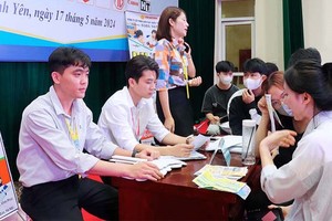 Trung tâm Dịch vụ việc làm tỉnh phối hợp với Trường cao đẳng Kinh tế - Kỹ thuật Vĩnh Phúc tổ chức phiên giao dịch việc làm