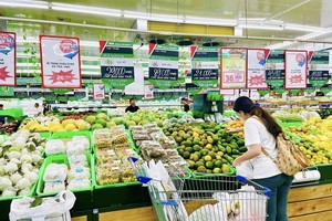 Thủ tướng yêu cầu khơi thông thị trường trong nước, có chính sách khuyến khích tiêu dùng. Ảnh: VGP