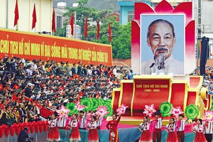 Năm mươi lăm năm thực hiện Di chúc của Bác, đất Việt đã vượt qua bao thử thách, chông gai để chiến thắng kẻ thù xâm lược và vươn mình trỗi dậy trong phát triển kinh tế - xã hội