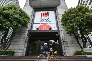 Chứng khoán và dầu mỏ lao dốc vì lo ngại tăng trưởng kinh tế toàn cầu