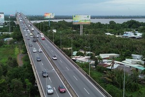 Cầu Long Thành nối TP.HCM với Đồng Nai - Ảnh: Lê Vinh 