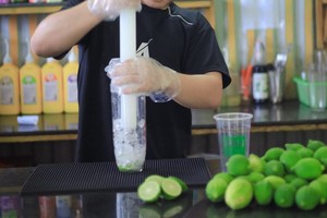 Nhiều cửa hàng trà chanh giã tay, bánh đồng xu... đóng cửa chỉ sau vài tháng.