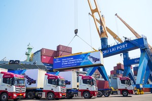 Lô hàng sơ mi rơ moóc của Thaco Trailers xuất khẩu sang Mỹ năm 2024.