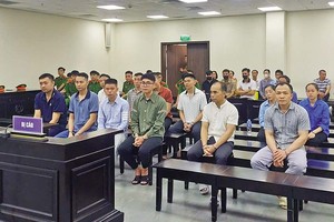 Các bị cáo tại tòa.