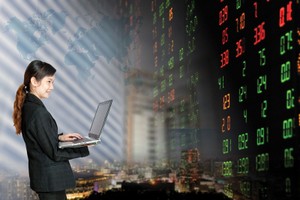 Thị trường tài chính rất nhạy cảm với chính sách tiền tệ, đòi hỏi các nhà hoạch định phải truyền thông khéo léo để kiểm soát kỳ vọng của thị trường