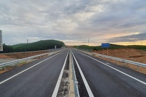 Quảng Trị họp bàn xem xét các phương án đầu tư Quốc lộ 15D