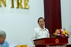 Phó chủ tịch thường trực UBND tỉnh Bến Tre Nguyễn Trúc Sơn phát biểu tại buổi họp báo.