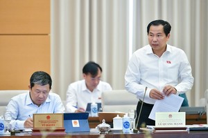 Chủ nhiệm Ủy ban Tài chính - Ngân sách Lê Quang Mạnh phát biểu ý kiến.