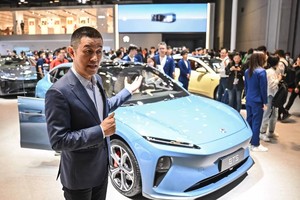 Mẫu xe ET5 được hãng ô tô điện Trung Quốc Nio giới thiệu tại một triển lãm ô tô Thượng Hải. Ảnh: AFP