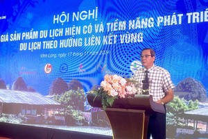 Ông Phan Văn Giàu. Giám đốc Sở Văn hóa, Thể thao và Du lịch tỉnh Vĩnh Long phát biểu khai mạc Hội nghị