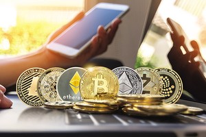 Giá bitcoin tăng mạnh đã thúc đẩy dòng tiền chảy vào thị trường tiền số. Ảnh: Shutterstock 
