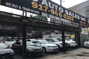 Doanh số của các đại lý ô tô tại Mỹ đã tăng 2,6% trong tháng 11, có khả năng là do người dân quyết định thay thế các xe bị hư hại do bão Helene và Milton. Ảnh: AFP