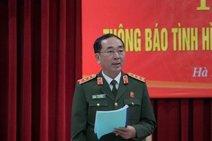 Thượng tướng Trần Quốc Tỏ, Thứ trưởng Bộ Công an chủ trì buổi họp báo.