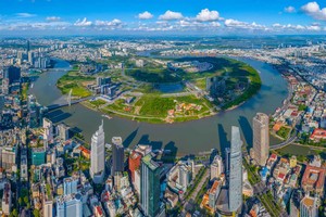 Chủ tịch UBND TP.HCM yêu cầu cần tập trung nguồn lực hiện thực hóa mục tiêu tăng trưởng tổng sản phẩm trên địa bàn Thành phố năm 2025 trên 10%. Ảnh: Lê Toàn.