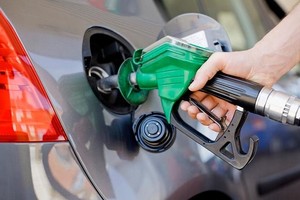 Giá bán lẻ xăng dầu tăng kỳ thứ 2 liên tiếp từ đầu năm 2025, mức tăng từ 83-488 đồng/lít,kg.