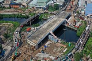 Dự án cầu Tân Kỳ, Tân Quý đang thi công các hạng mục còn lại 2 bên đầu cầu - Ảnh: Lê Minh