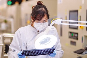 Sản xuất tại Intel Việt Nam. Ảnh: Intel