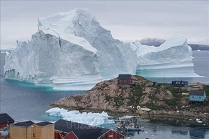 Quang cảnh thị trấn Kulusuk thuộc đảo Greenland, Đan Mạch. Ảnh: Getty Images/TTXVN