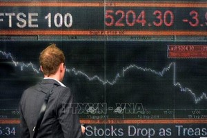 Bảng điện tử hiện thị chỉ số FTSE 100 tại London, Anh. Ảnh minh họa: BLOOMBERG NEWS/TTXVN