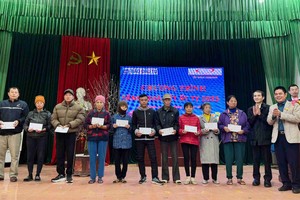 Báo Đầu tư đồng hành Quỹ Thiện tâm trao 100 suất quà Tết tại Thái Bình 