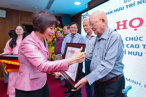 Thứ trưởng Nguyễn Thị Bích Ngọc chúc Tết cán bộ cao tuổi ngành Kế hoạch và Đầu tư 