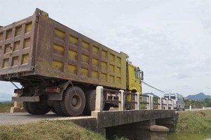 Một đoạn Quốc lộ 9B.