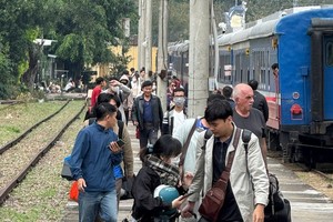 Bình Định đón vị khách trên chuyến tàu hỏa đầu tiên đến Ga Quy Nhơn 