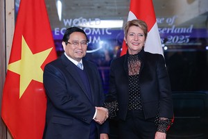 Thủ tướng Chính phủ Phạm Minh Chính hội đàm với Tổng thống Thụy Sĩ Karin Keller-Sutter. Ảnh: Nhật Bắc 