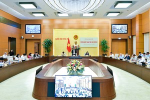 Phiên họp bắt đầu khi trời tối của Ủy ban Kinh tế của Quốc hội để thẩm tra chủ trương đầu tư Dự án Đường sắt tốc độ cao trên trục Bắc - Nam 