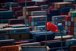 Container được tập kết tại cảng nước sâu Dương Sơn, Thượng Hải, Trung Quốc. Ảnh: AFP