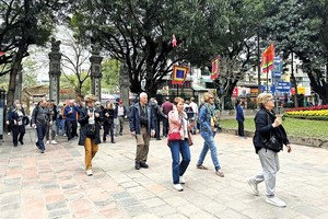 Du khách cả trong và ngoài nước tăng cao trong dịp Tết Nguyên đán Ất Tỵ