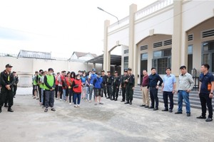 Các đối tượng bị lực lượng chức năng tạm giữ. Ảnh: CAHT