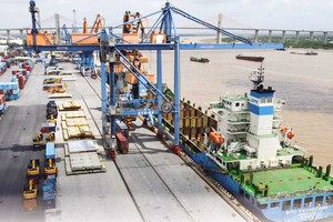 Xuất nhập khẩu chậm lại vì nghỉ Tết 