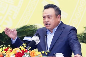 Chủ tịch UBND TP. Hà Nội Trần Sỹ Thanh yêu cầu tuyệt đối không đi lễ hội trong giờ hành chính; không sử dụng xe công đi lễ hội, trừ trường hợp thực thi nhiệm vụ. 