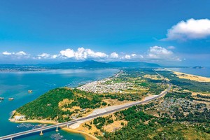 Đầm Đề Gi - nơi được quy hoạch để thu hút các dự án du lịch cao cấp (Ảnh: Dũng Hân)