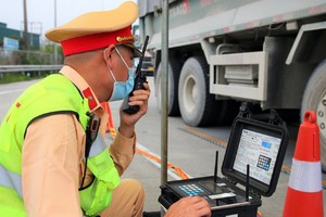 Lực lượng Cảnh sát giao thông đang phối hợp, tiếp nhận hoạt động sát hạch, cấp đổi giấy phép lái xe từ Bộ Giao thông - Vận tải. Ảnh minh họa