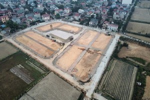 Trong thời gian qua, TP. Hà Nội liên tục giao đất cho các địa phương tổ chức đấu giá. Ảnh: Phan Thiên