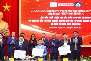 Đại diện Tập đoàn Geleximco, Công ty TNHH Đầu tư Công nghiệp Nguyên Tín Liễu Châu, Quảng Tây và Công ty TNHH Công nghệ Bách Tấn Quảng Tây cùng ký kết thỏa thuận hợp tác.