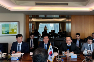 Bộ trưởng Nguyễn Hồng Diên đề nghị các doanh nghiệp lớn tại Hàn Quốc mở rộng hợp tác về năng lượng. 