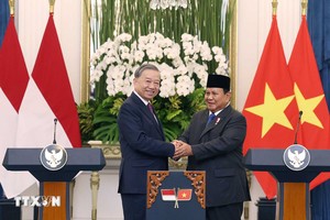 Tổng Bí thư Tô Lâm và Tổng thống Cộng hòa Indonesia, Chủ tịch Đảng Phong trào Indonesia vĩ đại (Gerindra) Prabowo Subianto phát biểu với báo chí. Ảnh: TTXVN