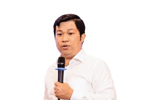 PGS-TS. Trần Hùng Sơn, Viện trưởng Viện Nghiên cứu phát triển công nghệ ngân hàng (Trường đại học Kinh tế - Luật, Đại học Quốc gia TP.HCM). 