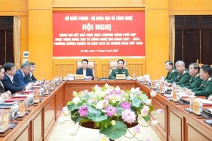 Bộ trưởng Bộ Quốc phòng Phan Văn Giang và Bộ trưởng Bộ Khoa học và Công nghệ Nguyễn Mạnh Hùng điều hành Hội nghị.