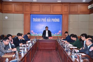 Ông Nguyễn Đức Thọ, Phó chủ tịch UBND TP. Hải Phòng, Trưởng ban Chỉ đạo thực hiện Dự án đường sắt Lào Cai - Hà Nội - Hải Phòng chỉ đạo tại cuộc họp triển khai xây dựng Dự án đoạn qua thành phố.