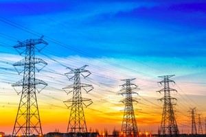 Truyền tải điện được đẩy mạnh đầu tư với vốn đầu tư hàng tỷ USD.