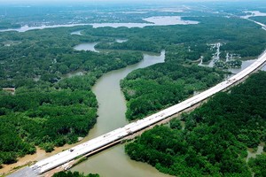 Phó thủ tướng Chính phủ Hồ Đức Phớc chỉ đạo tháo gỡ khó khăn cho 2 dự án đường cao tốc. 