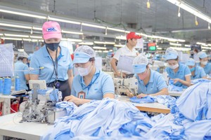 Mỹ là thị trường xuất khẩu lớn của ngành dệt may, do đó, ảnh hưởng từ thuế quan của Mỹ sẽ tác động lớn đến ngành hàng này.