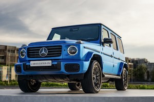 Bên cạnh Mercedes-Benz G 580 EQ phiên bản giới hạn EDITION ONE đã chính thức có mặt tại Việt Nam, mẫu G 580 EQ bản tiêu chuẩn dự kiến tiếp tục được mang về thị trường trong nước vào cuối năm 2025 với giá bán 7,75 tỷ đồng.